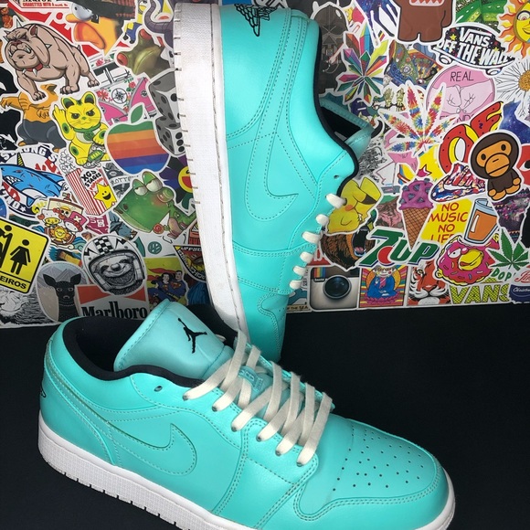 Jordan1 low Hyper Turquoise & Matching WindBreaker - Picture 3 of 3